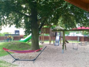 Außenanlage des Kindergartens bei der service94 GmbH